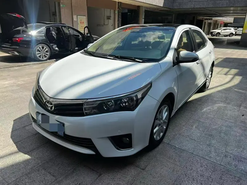 Toyota Corolla 1.6L CVT GL-i, 2014 — фото 1