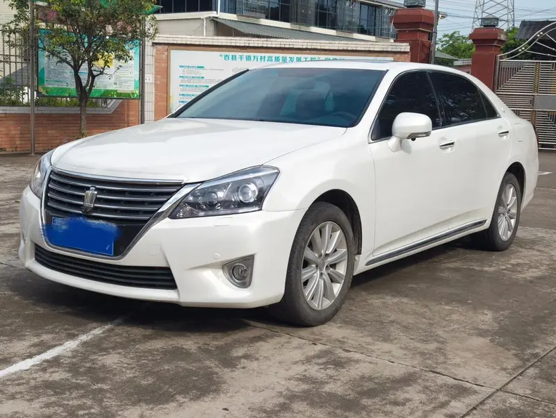 Toyota Crown, 2012