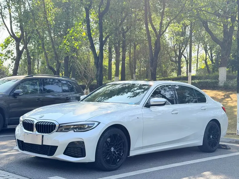 BMW 3-Series, 2022