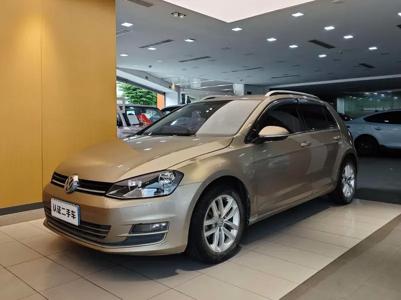 Volkswagen Golf 1.6L Auto Fashion Version, 2015 — фото 1