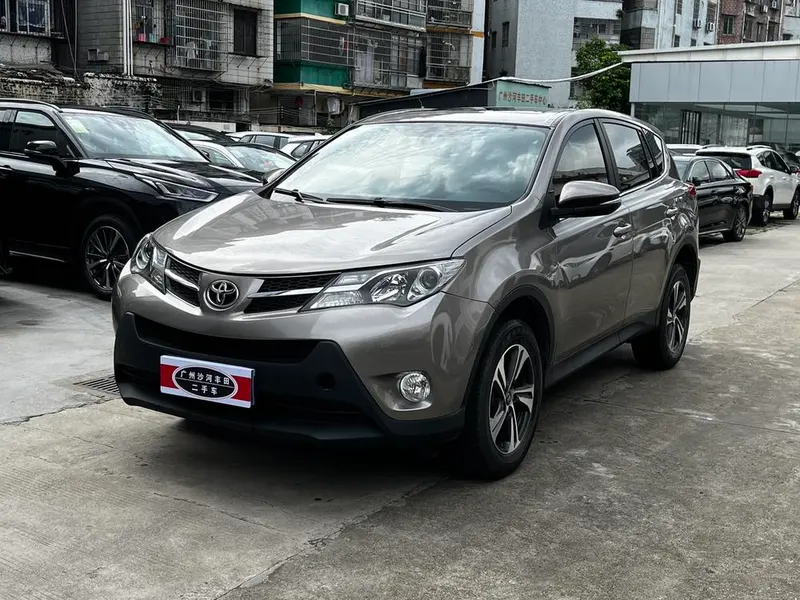 Toyota RAV4 2.0L CVT 2WD Style Edition, 2015 — фото 1