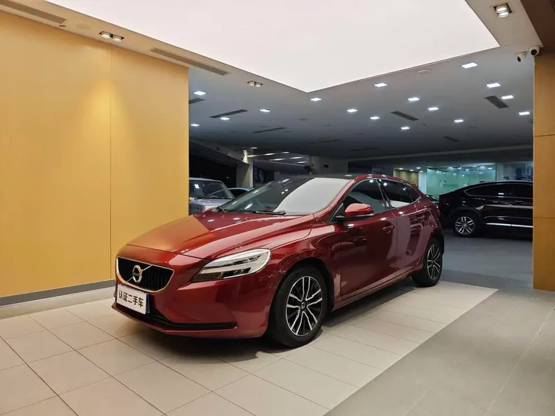 Volvo V40, 2018