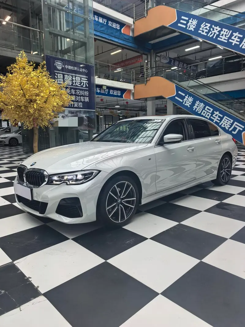 BMW 3-Series, 2022