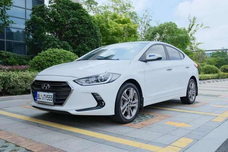 Hyundai Elantra Lingdong, 2016