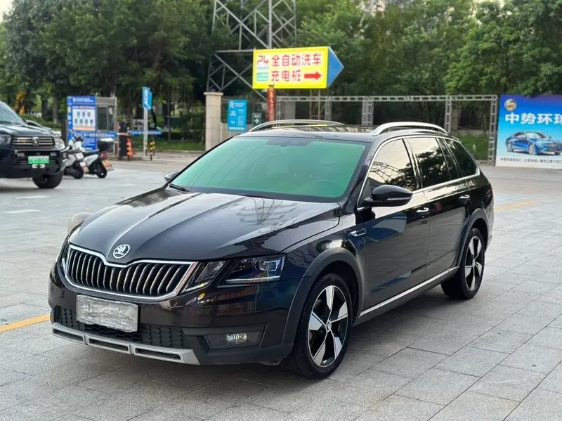 Skoda Octavia Wagon TSI280 DSG Luxury Edition, 2018 — фото 1