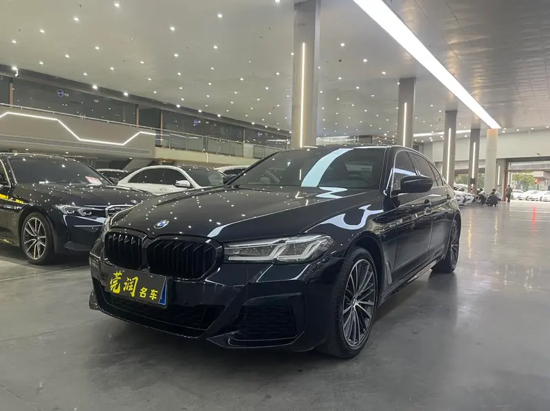 BMW 5-Series, 2022