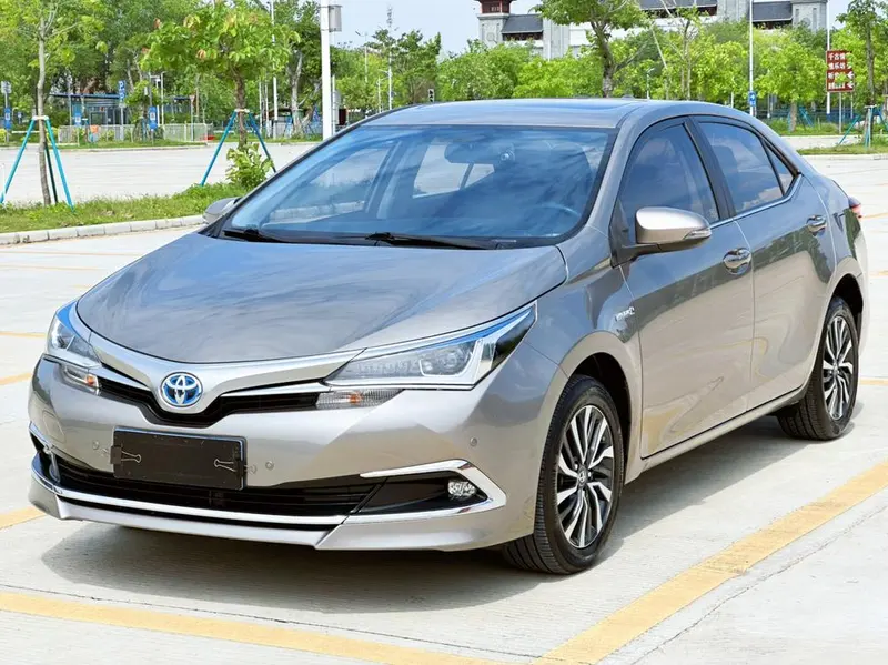 Toyota Corolla Facelift Dual Engine 1.8L E-CVT Leading Edition CN5, 2017 — фото 1