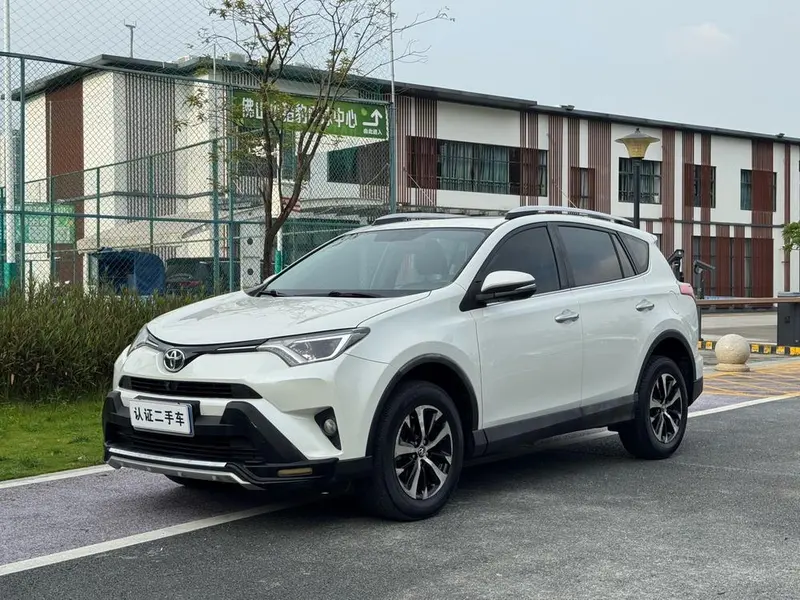 Toyota RAV4 2.0L CVT 2WD Edition, 2016 — фото 1