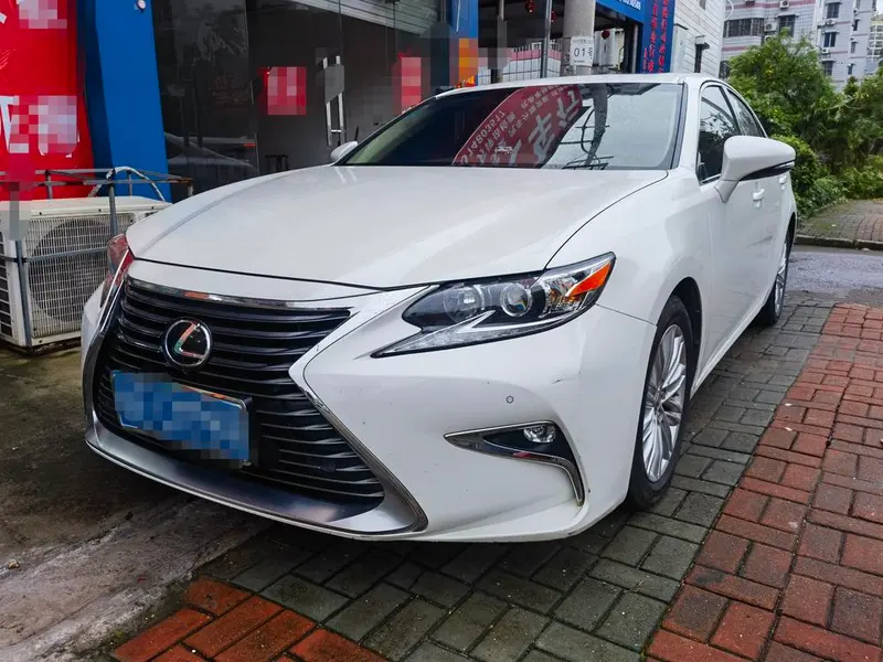 Lexus ES 200 Elite Edition, 2015 — фото 1