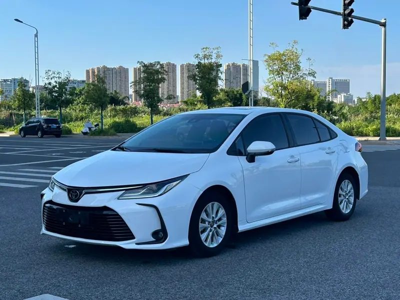 Toyota Corolla 1.5L CVT Elite Edition, 2021 — фото 1