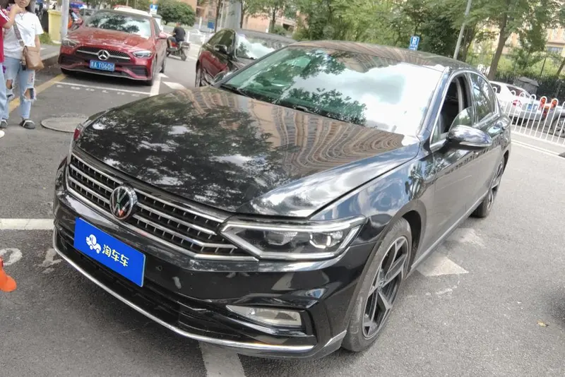 Volkswagen Magotan 200 Anniversary Edition 330TSI DSG Leading Version, 2023 — фото 1