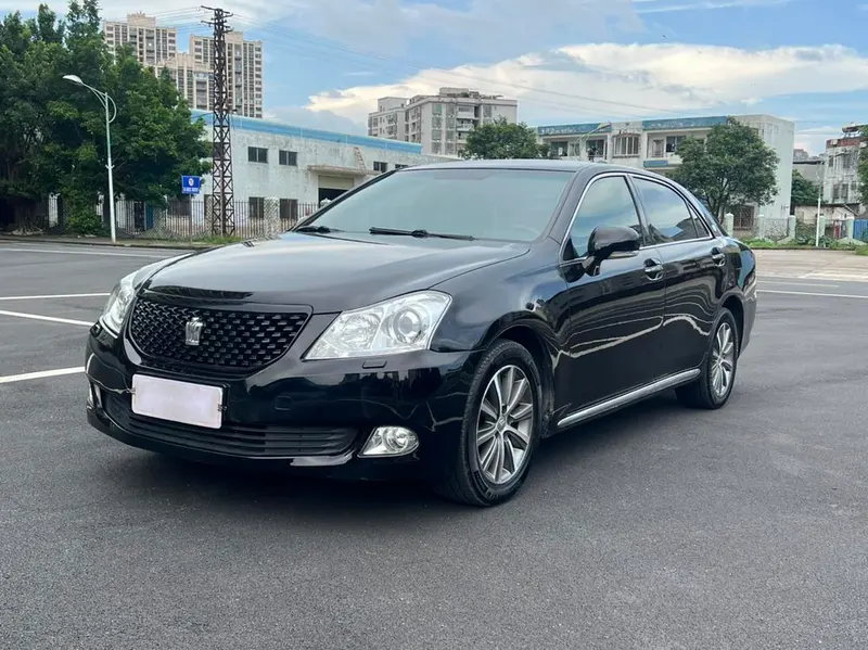 Toyota Crown, 2010
