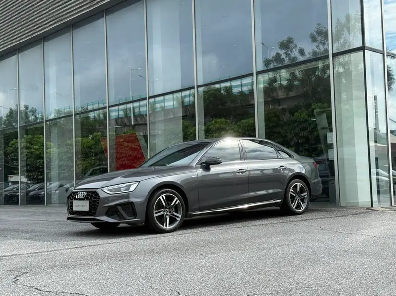 Audi A4L 40 TFSI Luxury Version, 2022 — фото 1