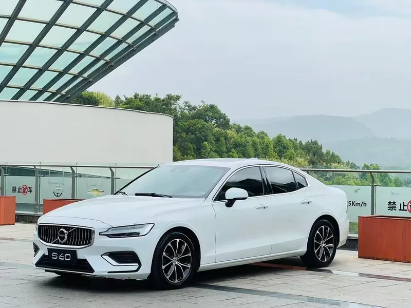 Volvo S60, 2022