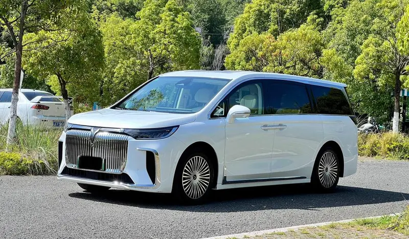 Voyah Dreamer PHEV, 2025
