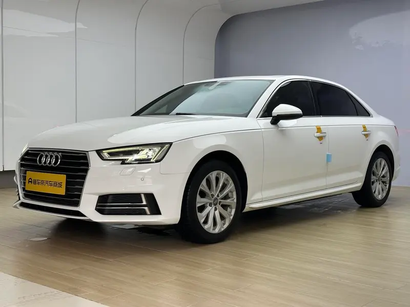 Audi A4L 40 TFSI Version CN6, 2019 — фото 1