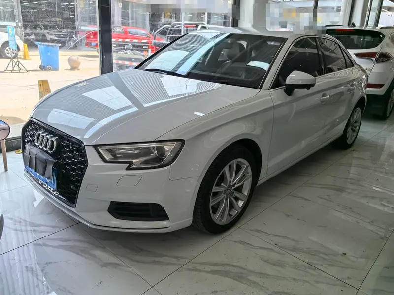 Audi A3 Limousine 35 TFSI Version, 2017 — фото 1