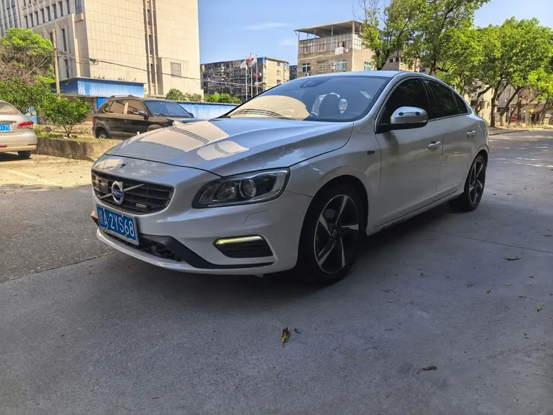 Volvo S60 (Import) T5 Sport Edition, 2015 — фото 1