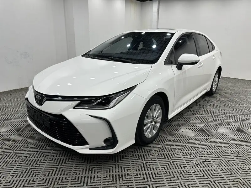 Toyota Corolla 1.5L CVT Elite Edition, 2021 — фото 1