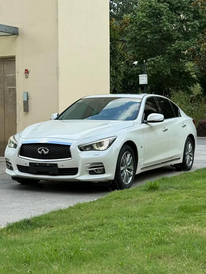 Infiniti Q50L, 2015