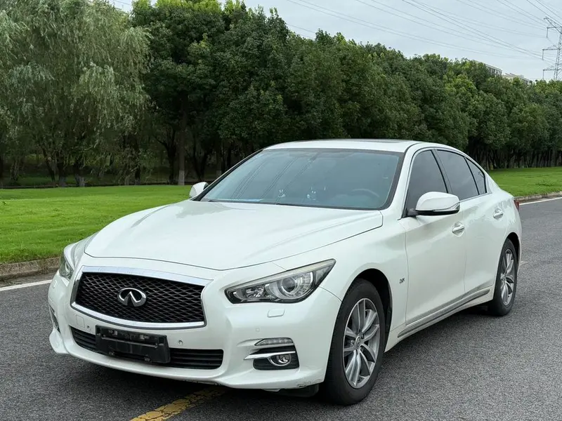 Infiniti Q50L, 2015