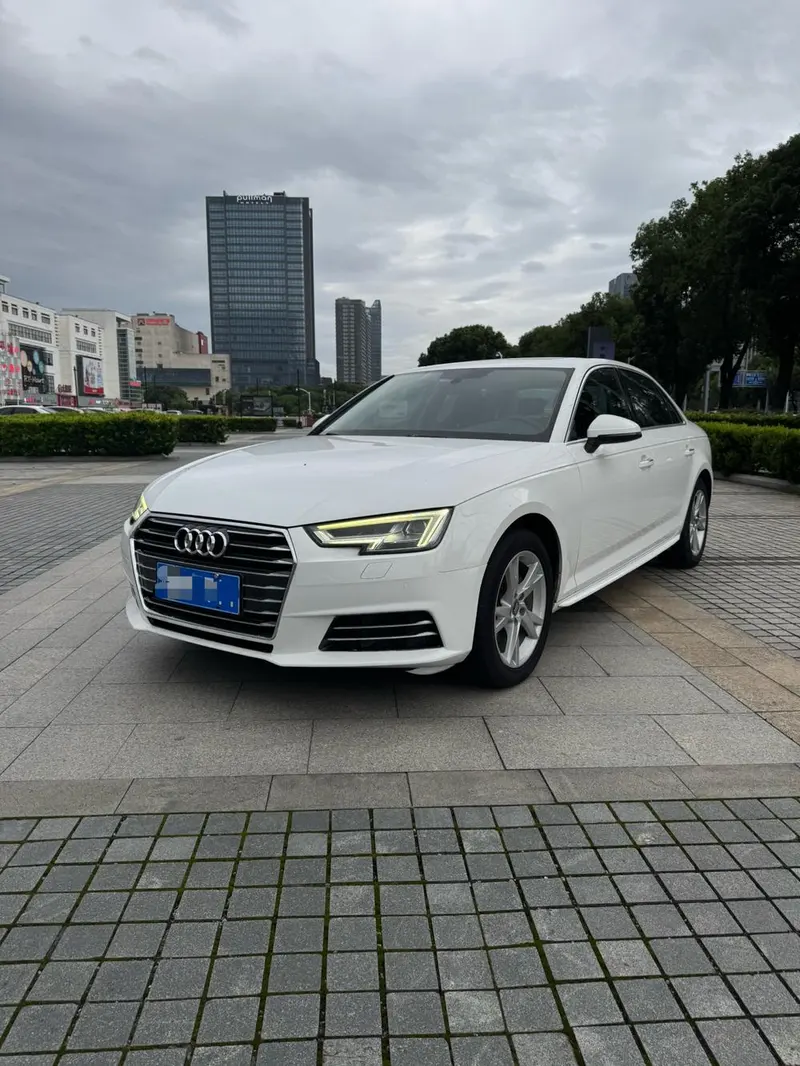Audi A4L 30 Version 40 TFSI Version, 2018 — фото 1