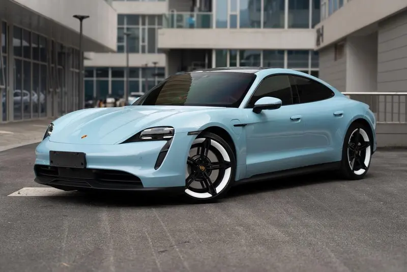 Porsche Taycan, 2022
