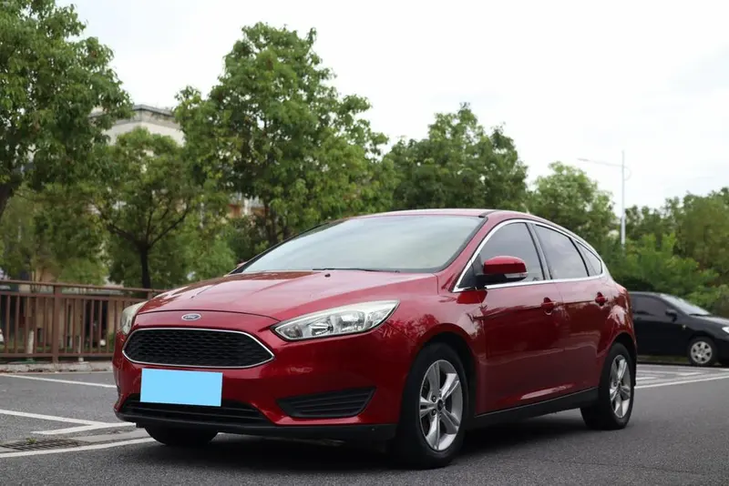 Ford Focus Classic Edition Hatchback 1.6L Auto Comfort Version Edition, 2018 — фото 1