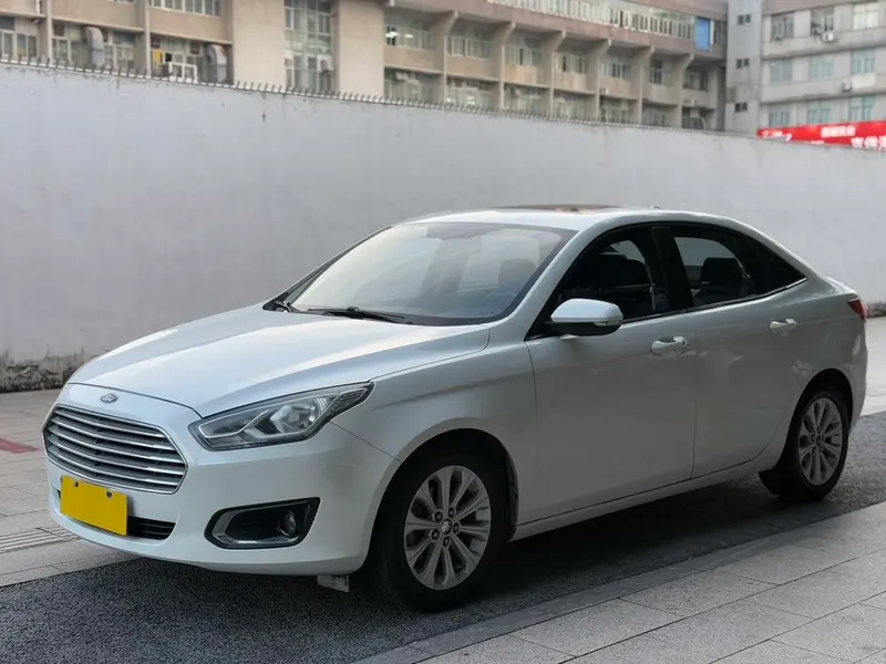 Ford Escort 1.5L Auto Fashion Version, 2015 — фото 1