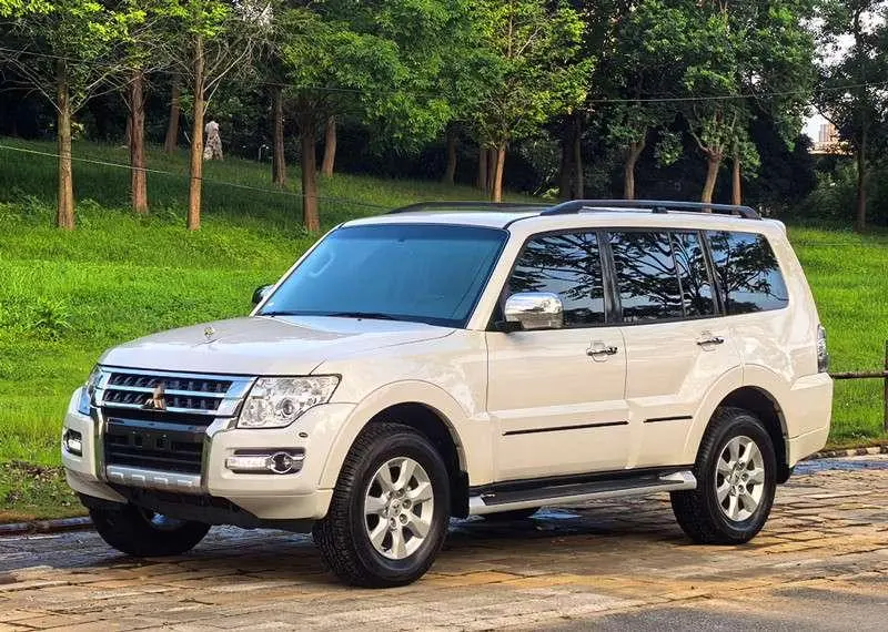 Mitsubishi Pajero (Import), 2020