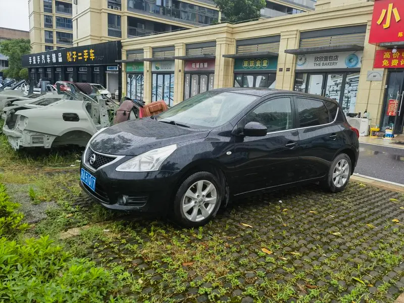Nissan Tiida 1.6L CVT Comfort Version, 2011 — фото 1