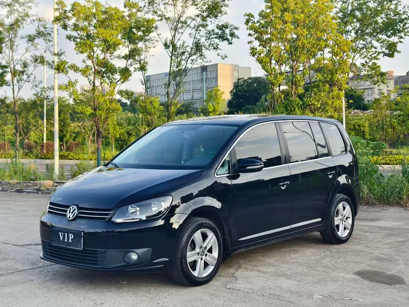 Volkswagen Touran 1.4T Manual Style Edition 5 Seater, 2015 — фото 1