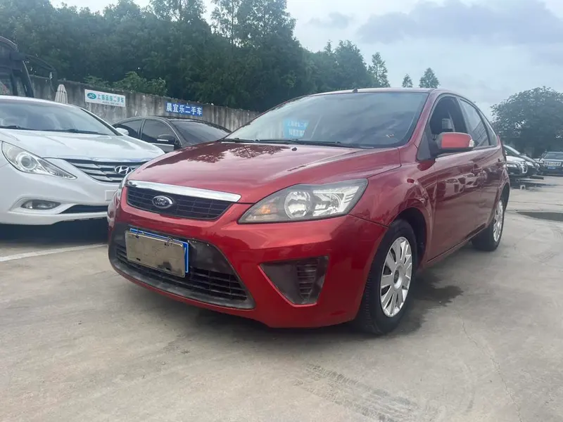 Ford Focus Hatchback Classic 1.8L Auto Basic Version, 2012 — фото 1