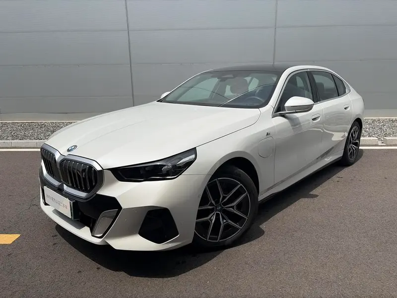 BMW i5, 2025