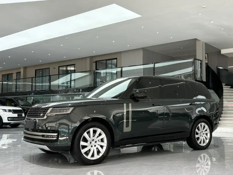 Land Rover Range Rover 3.0 L6 400PS Extended Edition 7 Seater, 2024 — фото 1