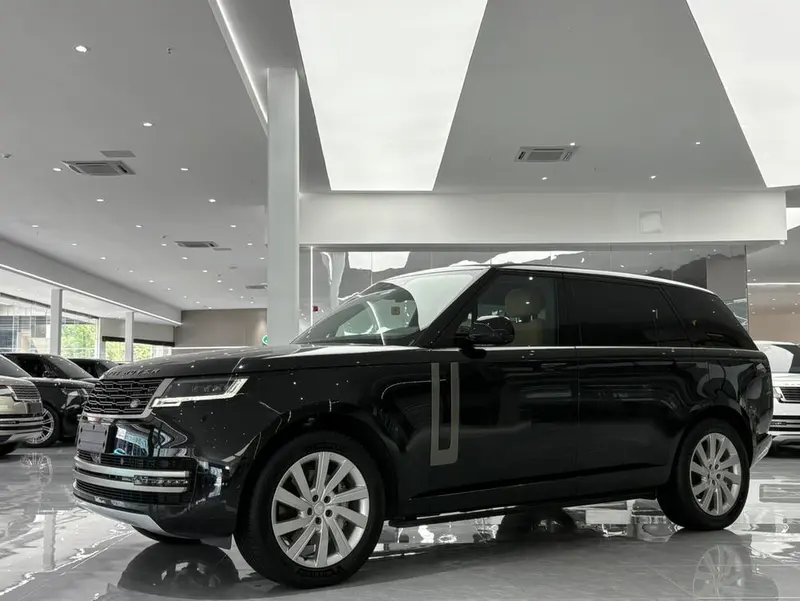 Land Rover Range Rover 3.0 L6 400PS Extended Edition 7 Seater, 2024 — фото 1