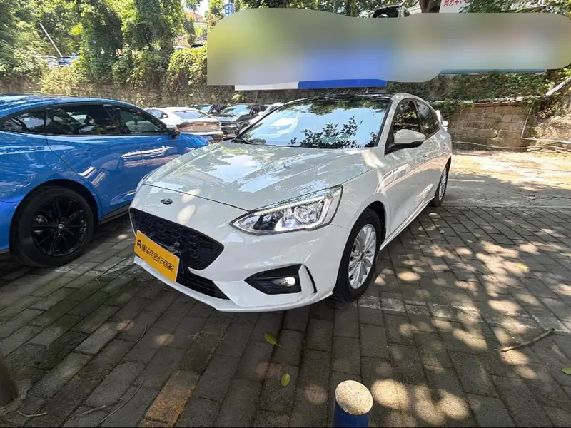 Ford Focus седан EcoBoost 125 автомат 锋潮 версия нормы China V, 2019 — фото 1