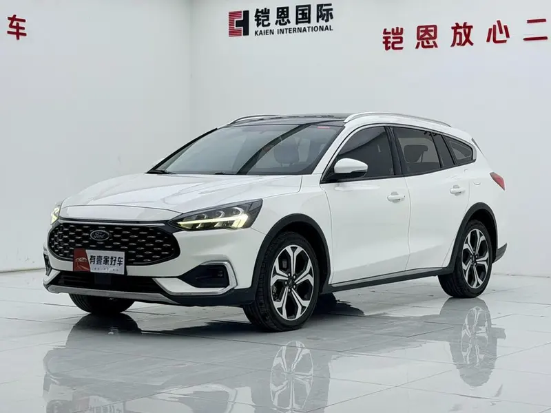 Ford Focus Edition EcoBoost180 Auto Trendy Version, 2021 — фото 1