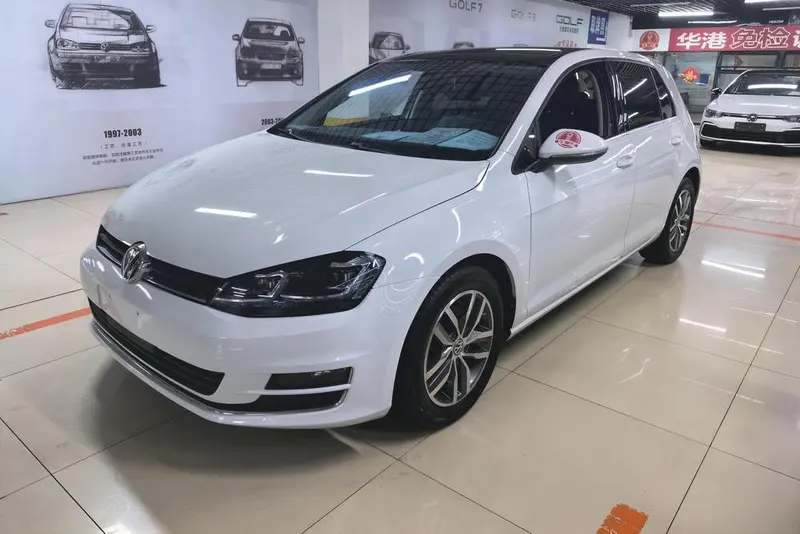 Volkswagen Golf 230TSI Auto Luxury Version, 2016 — фото 1