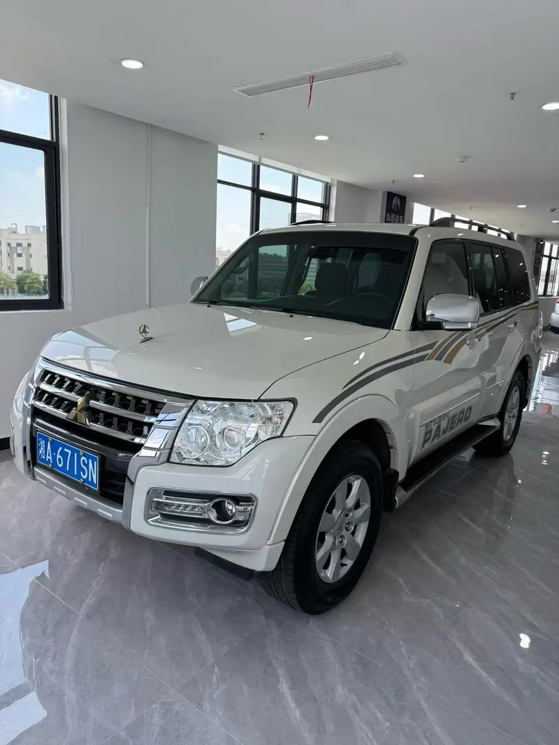 Mitsubishi Pajero (Import), 2020