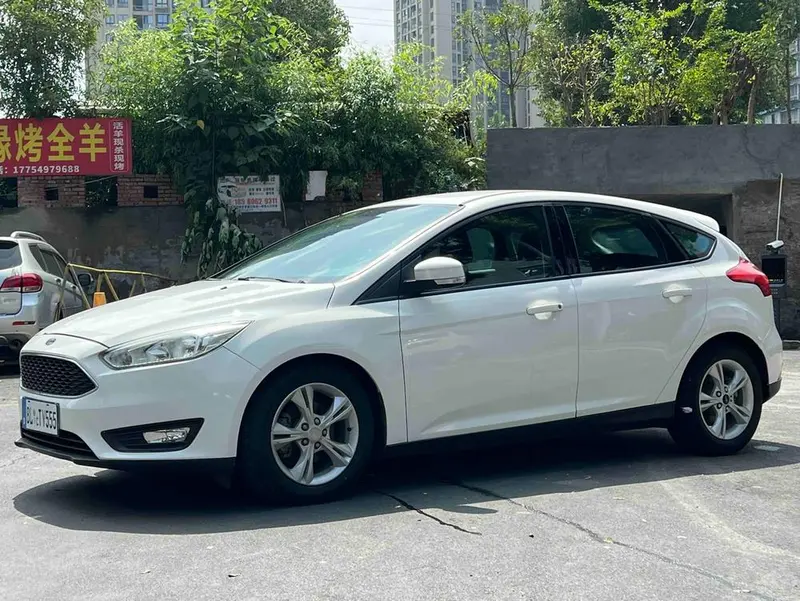 Ford Focus Hatchback 1.6L Auto Comfort Version Edition, 2017 — фото 1