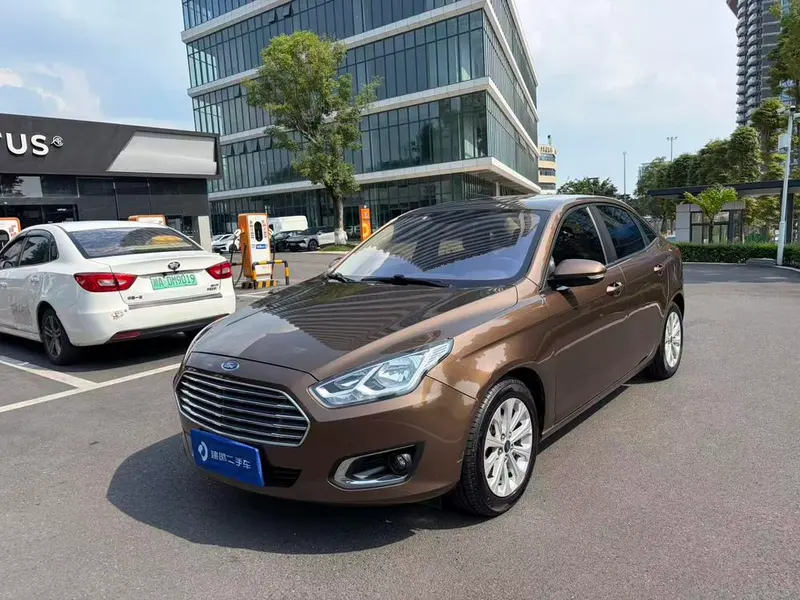 Ford Escort 1.5L Auto Fashion Version, 2015 — фото 1