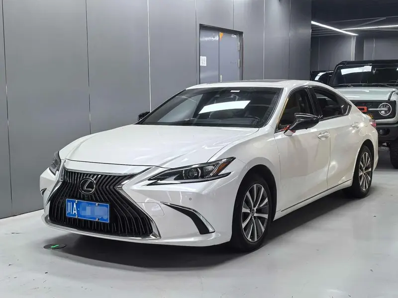 Lexus ES 200 Edition, 2021 — фото 1