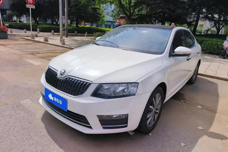 Skoda Octavia Classic Model 1.6L Auto Comfort Edition, 2017 — фото 1
