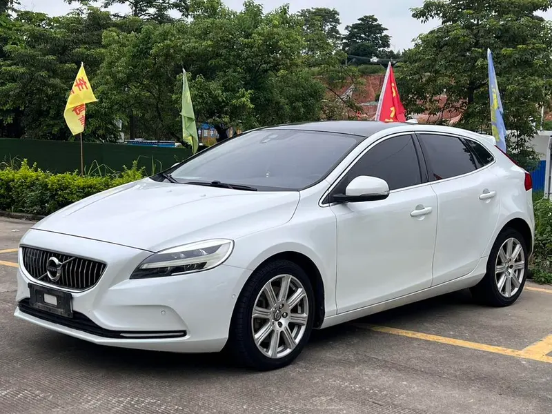 Volvo V40, 2017