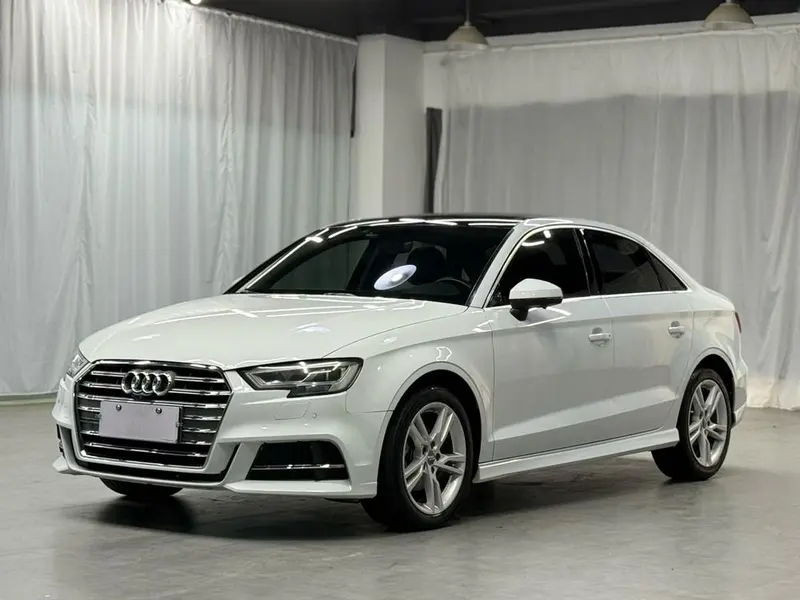 Audi A3 30 Version Limousine 35 TFSI Version, 2018 — фото 1