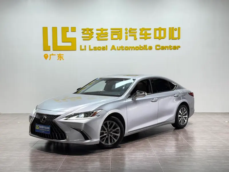 Lexus ES 200 Luxury Edition, 2022 — фото 1