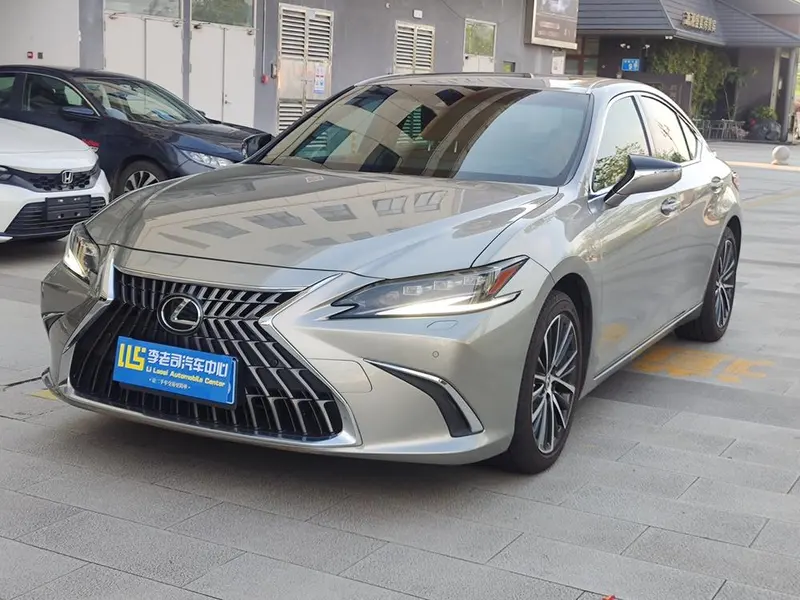 Lexus ES 300h Refined Edition, 2022 — фото 1
