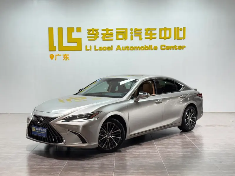 Lexus ES 300h Refined Edition, 2022 — фото 1