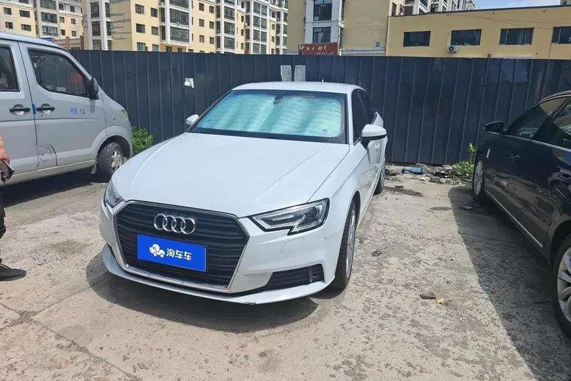 Audi A3 30 Version Sportback 35 TFSI Version, 2018 — фото 1